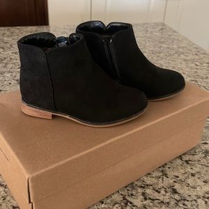 Toddler girl black suede booties. Cat and Jack. Size 9.